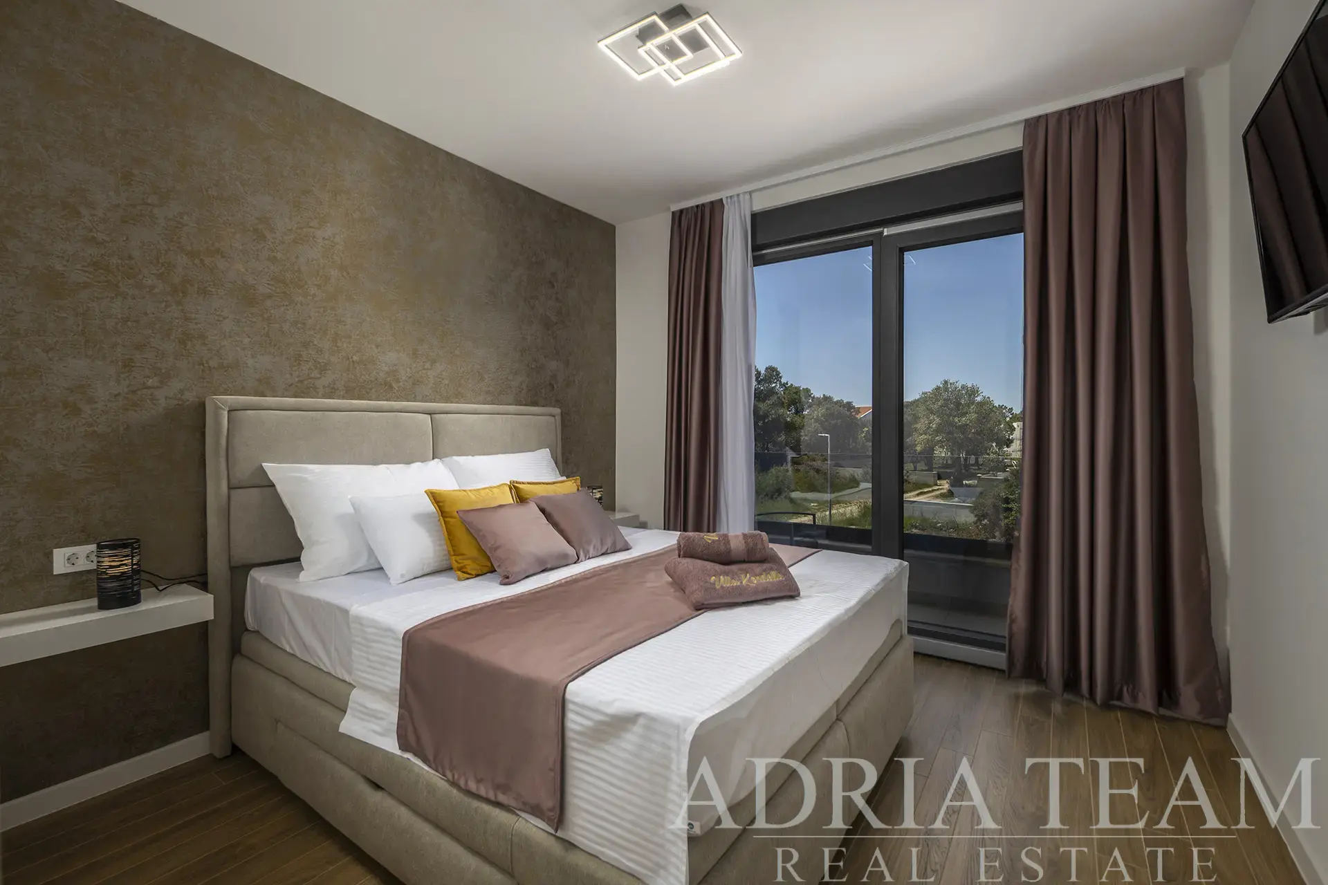 EKSKLUZIVNA MODERNA VILA S BAZENOM, 150m OD MORA – ZATON, NIN